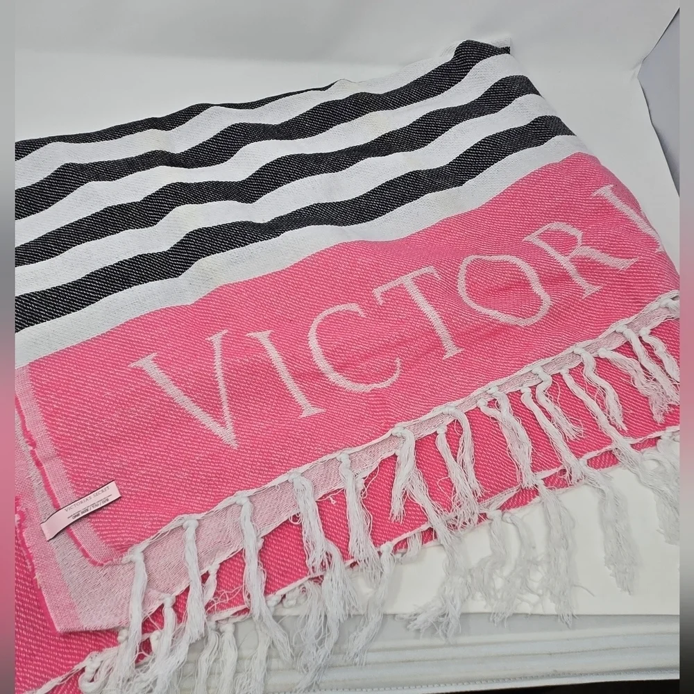 VICTORIA'S SECRET SUMMER BUNDLE BEACH TOWEL SET OF 2 FRAGRANCE BODY LOTION 8 OZ